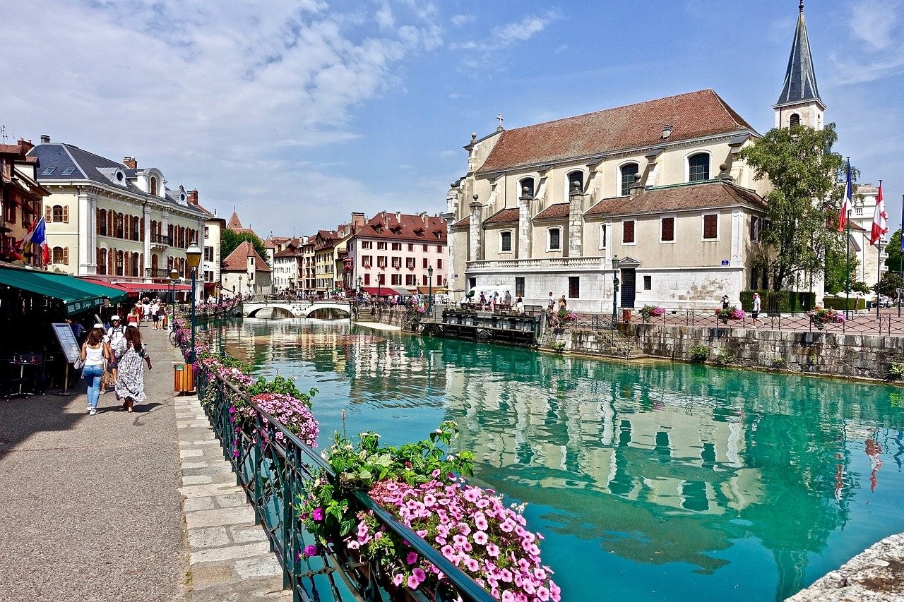 la-roche-sur-foron-auvergne-rhone-alpes-haute-savoie